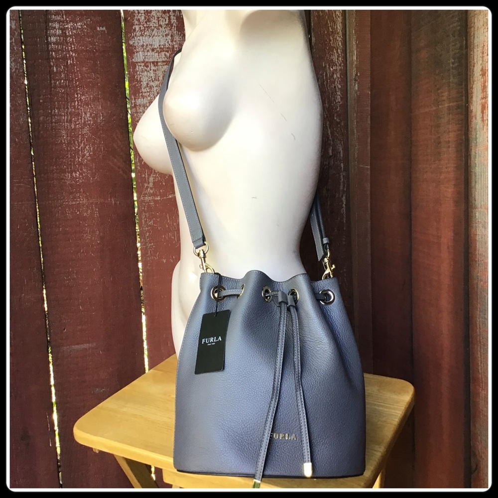 ❌SOLD❌Furla Vitello bucket bag - Picture 5 of 9